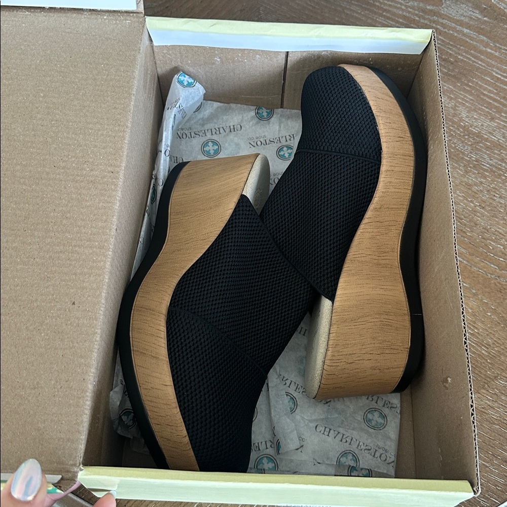 New in Box Charleston Shoe Co Frannie Black Platform Clogs Women size 9 - Picture 7 of 10